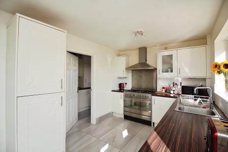 4 bedroom Detached house for sale in Dent Drive, Thurmaston, LE4