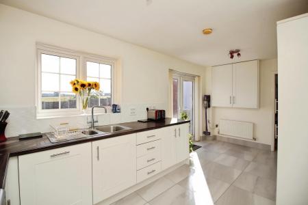 4 bedroom Detached house for sale in Dent Drive, Thurmaston, LE4