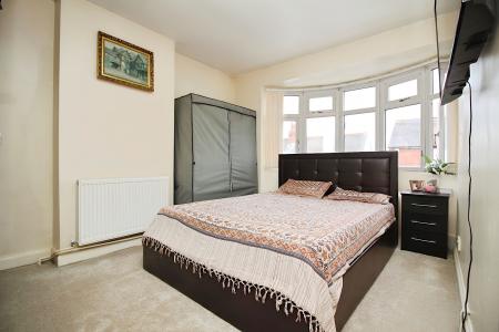 4 bedroom End of terrace house for sale in Dunbar Road, Leicester, LE4