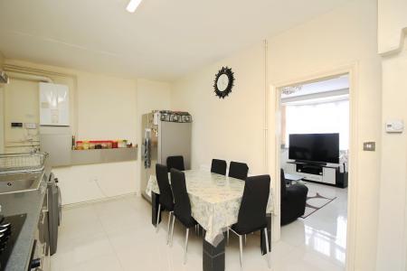 4 bedroom End of terrace house for sale in Dunbar Road, Leicester, LE4