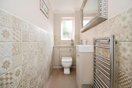 5 bedroom Detached house for sale in Dwyer Close, Syston, LE7