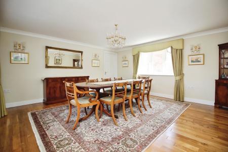 5 bedroom Detached house for sale in Dwyer Close, Syston, LE7