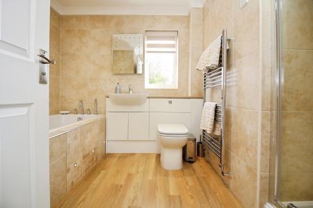 5 bedroom Detached house for sale in Dwyer Close, Syston, LE7