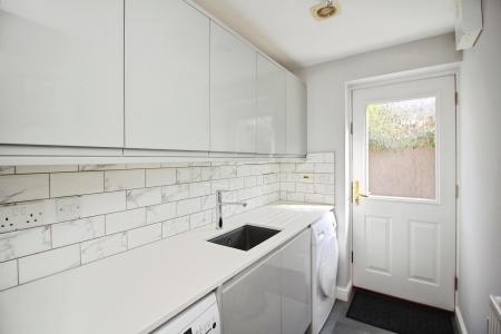 5 bedroom Detached house for sale in Dwyer Close, Syston, LE7