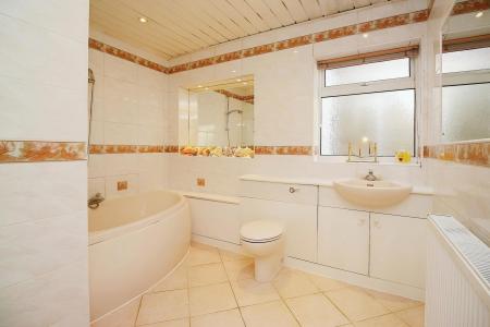 3 bedroom Detached bungalow for sale in Eastfield Road, Thurmaston, LE4