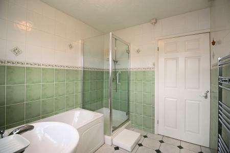 4 bedroom Detached bungalow for sale in Eastfield road, Thurmaston, LE4