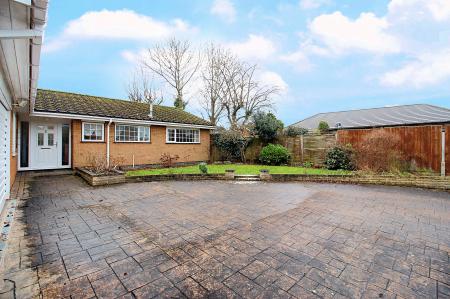 4 bedroom Detached bungalow for sale in Eastfield road, Thurmaston, LE4