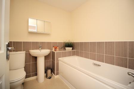 4 bedroom Town house for sale in Empingham Drive, Syston, LE7