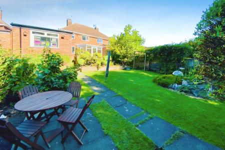 3 bedroom Semi-detached house for sale in Fieldgate Crescent, Birstall, LE4