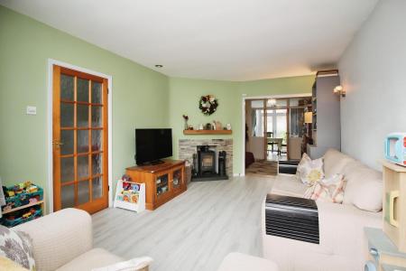 3 bedroom Semi-detached house for sale in Fieldgate Crescent, Birstall, LE4