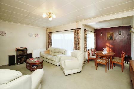 3 bedroom Semi-detached house for sale in Fletchers Way, East Goscote, LE7