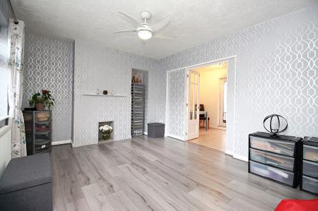 4 bedroom Semi-detached house for sale in Forest Avenue, Thurmaston, LE4