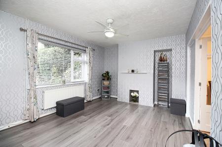 4 bedroom Semi-detached house for sale in Forest Avenue, Thurmaston, LE4