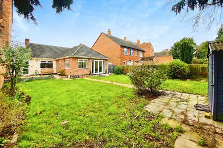 2 bedroom Detached bungalow for sale in Fosse Way, Syston, LE7