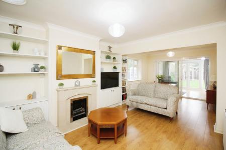 2 bedroom Detached bungalow for sale in Fosse Way, Syston, LE7