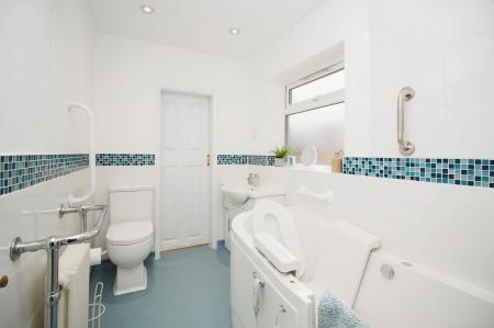 2 bedroom Detached bungalow for sale in Fosse Way, Syston, LE7