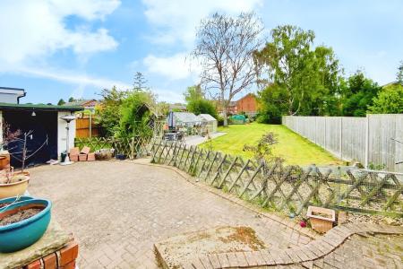 3 bedroom Semi-detached house for sale in Fosse Way, Syston, LE7