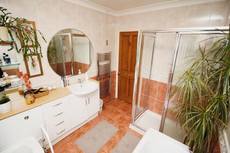 3 bedroom Semi-detached house for sale in Fosse Way, Syston, LE7