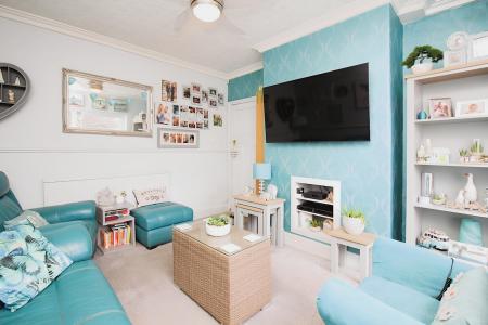 3 bedroom Semi-detached house for sale in Fosse Way, Syston, LE7