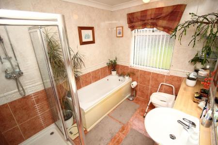 3 bedroom Semi-detached house for sale in Fosse Way, Syston, LE7