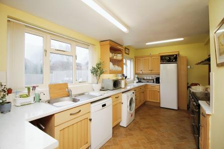 3 bedroom Semi-detached house for sale in Fosse Way, Syston, LE7