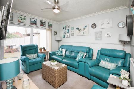 3 bedroom Semi-detached house for sale in Fosse Way, Syston, LE7