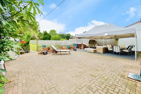 3 bedroom Semi-detached house for sale in Fosse Way, Syston, LE7