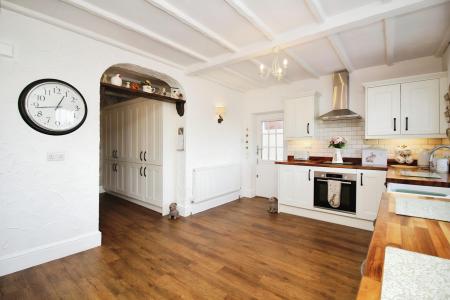 3 bedroom Detached house for sale in Fosse Way, Syston, LE7