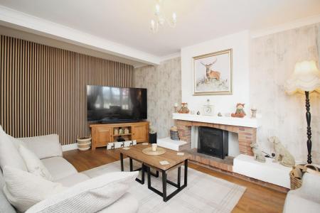 3 bedroom Detached house for sale in Fosse Way, Syston, LE7