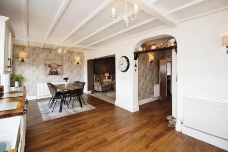 3 bedroom Detached house for sale in Fosse Way, Syston, LE7