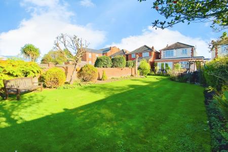 3 bedroom Detached house for sale in Fosse Way, Syston, LE7