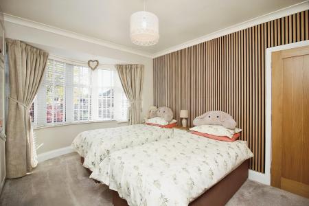 3 bedroom Detached house for sale in Fosse Way, Syston, LE7