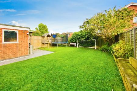 3 bedroom Semi-detached house for sale in Fox Hollow, East Goscote, LE7