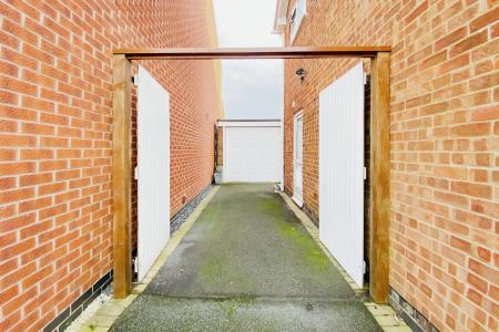 3 bedroom Semi-detached house for sale in Fox Hollow, East Goscote, LE7