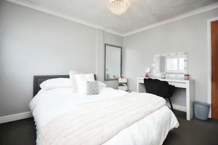 4 bedroom Semi-detached house for sale in Foxglove Close, East Goscote, LE7