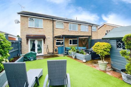 4 bedroom Semi-detached house for sale in Foxglove Close, East Goscote, LE7