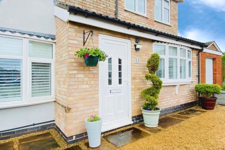 4 bedroom Semi-detached house for sale in Foxglove Close, East Goscote, LE7