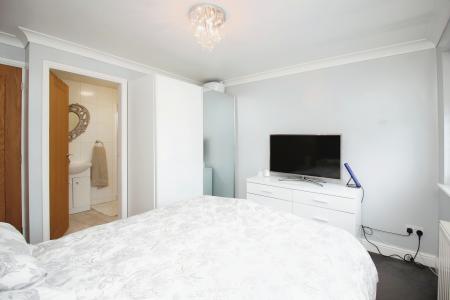 4 bedroom Semi-detached house for sale in Foxglove Close, East Goscote, LE7