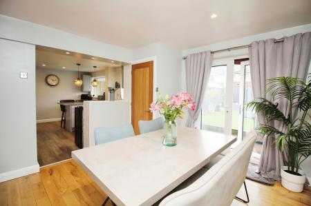 4 bedroom Semi-detached house for sale in Foxglove Close, East Goscote, LE7