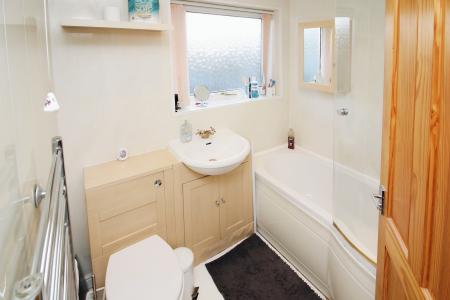 3 bedroom Semi-detached house for sale in Foxglove Close, East Goscote, LE7