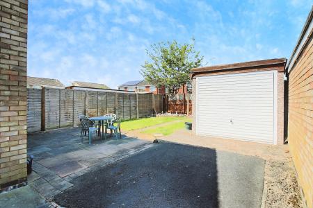 2 bedroom Semi-detached house for sale in Foxglove Close, East Goscote, LE7