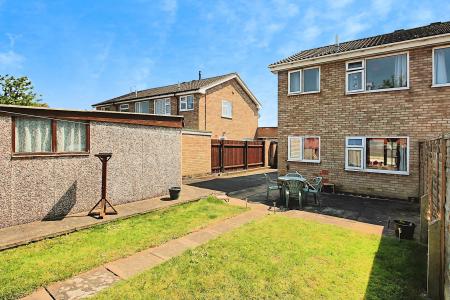 2 bedroom Semi-detached house for sale in Foxglove Close, East Goscote, LE7