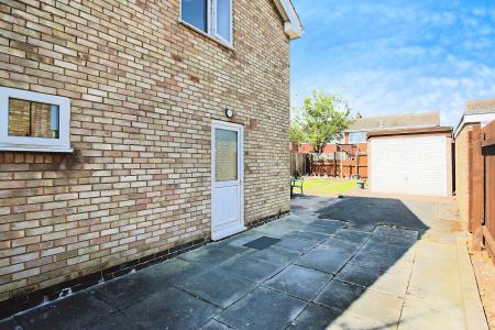 2 bedroom Semi-detached house for sale in Foxglove Close, East Goscote, LE7
