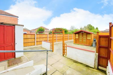 3 bedroom End of terrace house for sale in Gleneagles Avenue, Rushey Mead, LE4