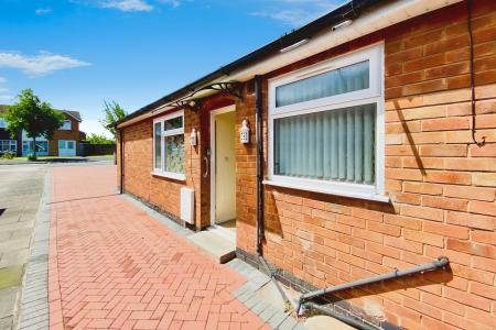 3 bedroom Semi-detached bungalow for sale in Goodes Lane, Syston, LE7