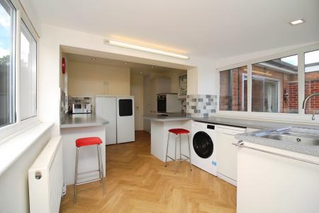 3 bedroom Semi-detached bungalow for sale in Goodes Lane, Syston, LE7