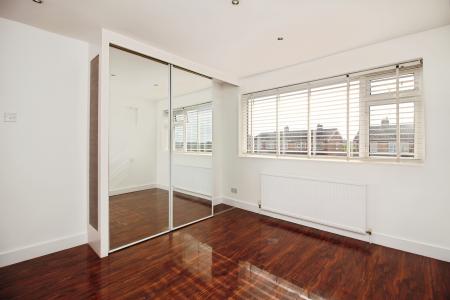 4 bedroom Semi-detached house for sale in Greensward, East Goscote, LE7