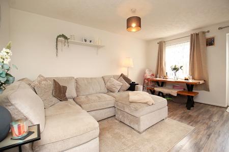 2 bedroom Semi-detached house for sale in Grimston Close, Leicester, LE4