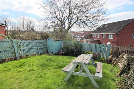 2 bedroom Semi-detached house for sale in Grimston Close, Leicester, LE4