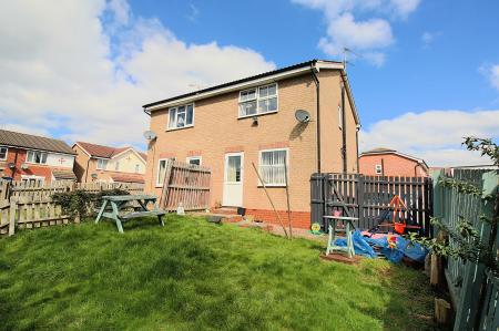 2 bedroom Semi-detached house for sale in Grimston Close, Leicester, LE4